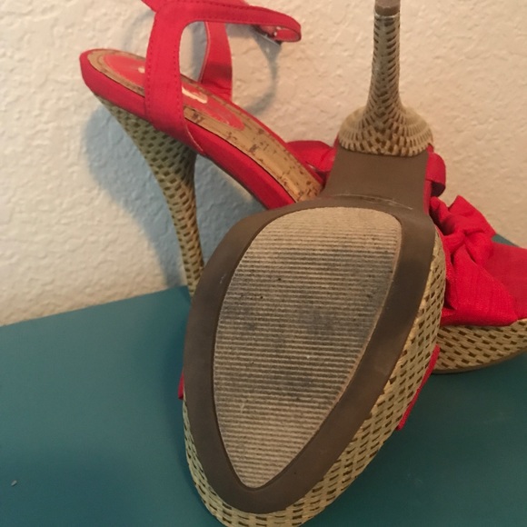 Red ankle strap heels - Picture 2 of 8